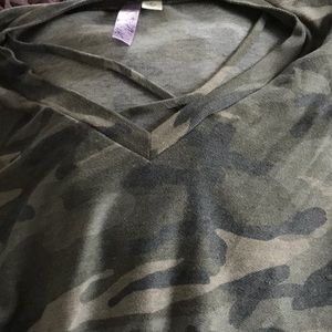 Long sleeve camo cross
